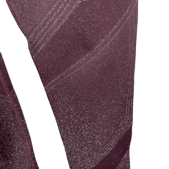 Athleta Twilight Tight in Burgundy size Small - Picture 8 of 9